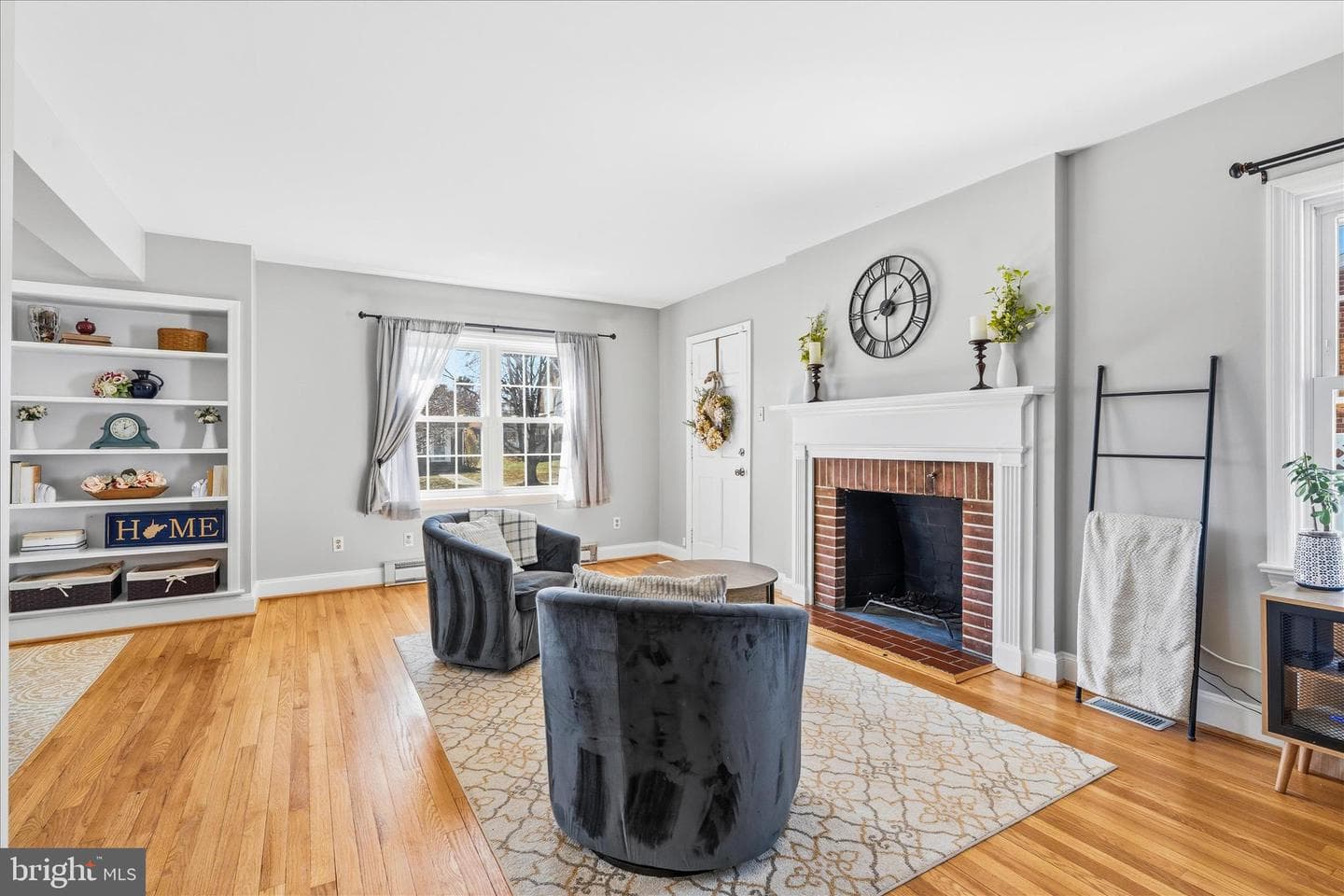 329 E Irvin Avenue photo 8