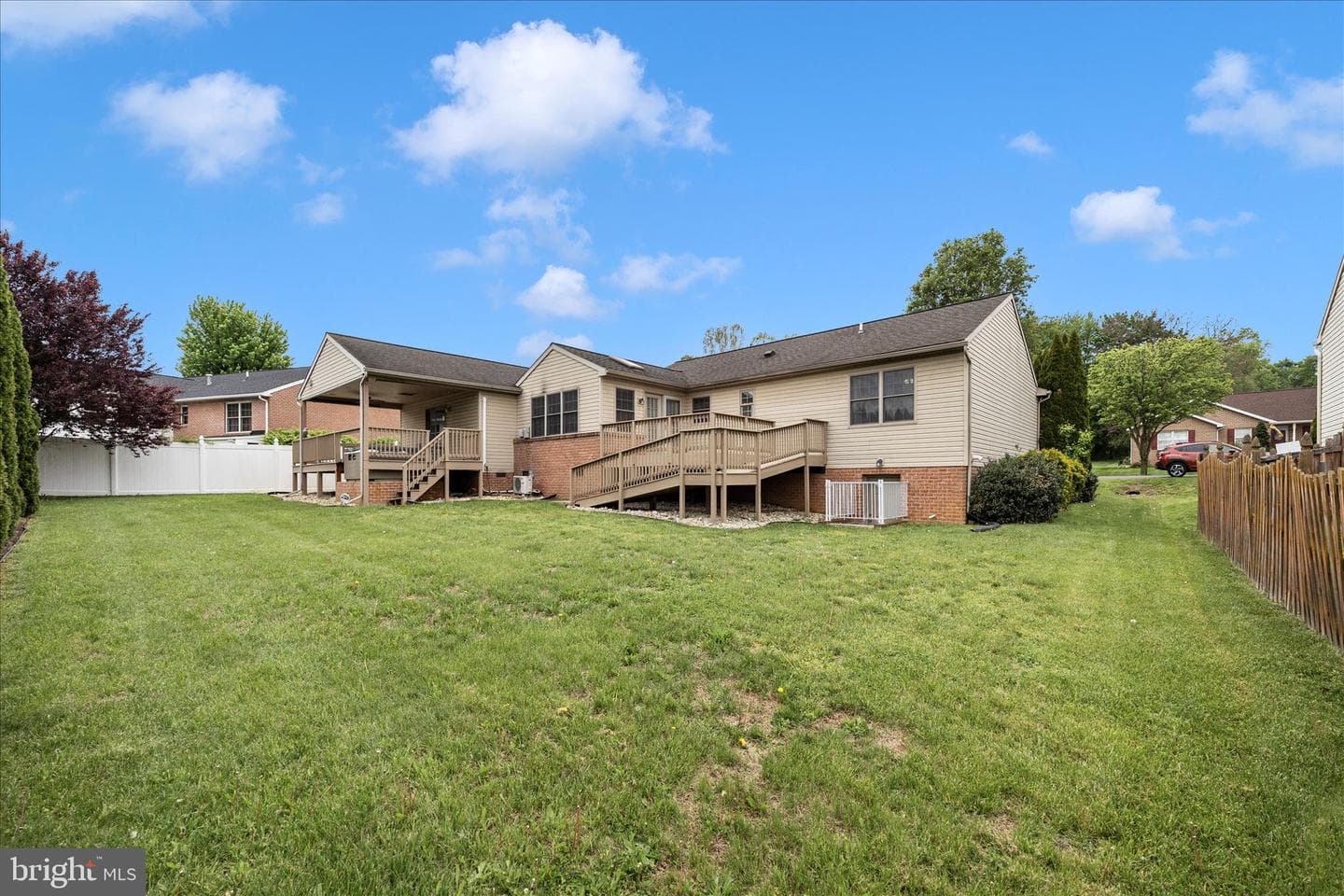 235 Montclair Court photo 2