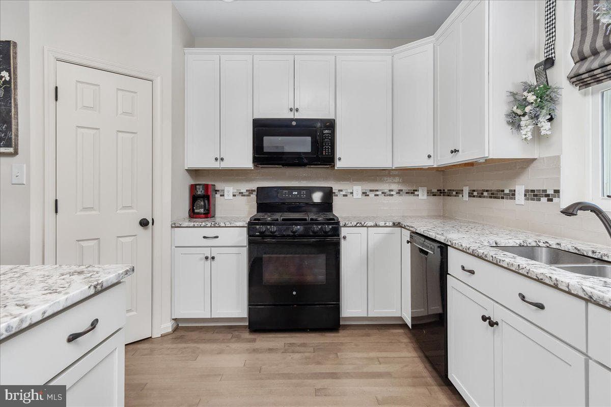 13880 Patriot Way photo 4