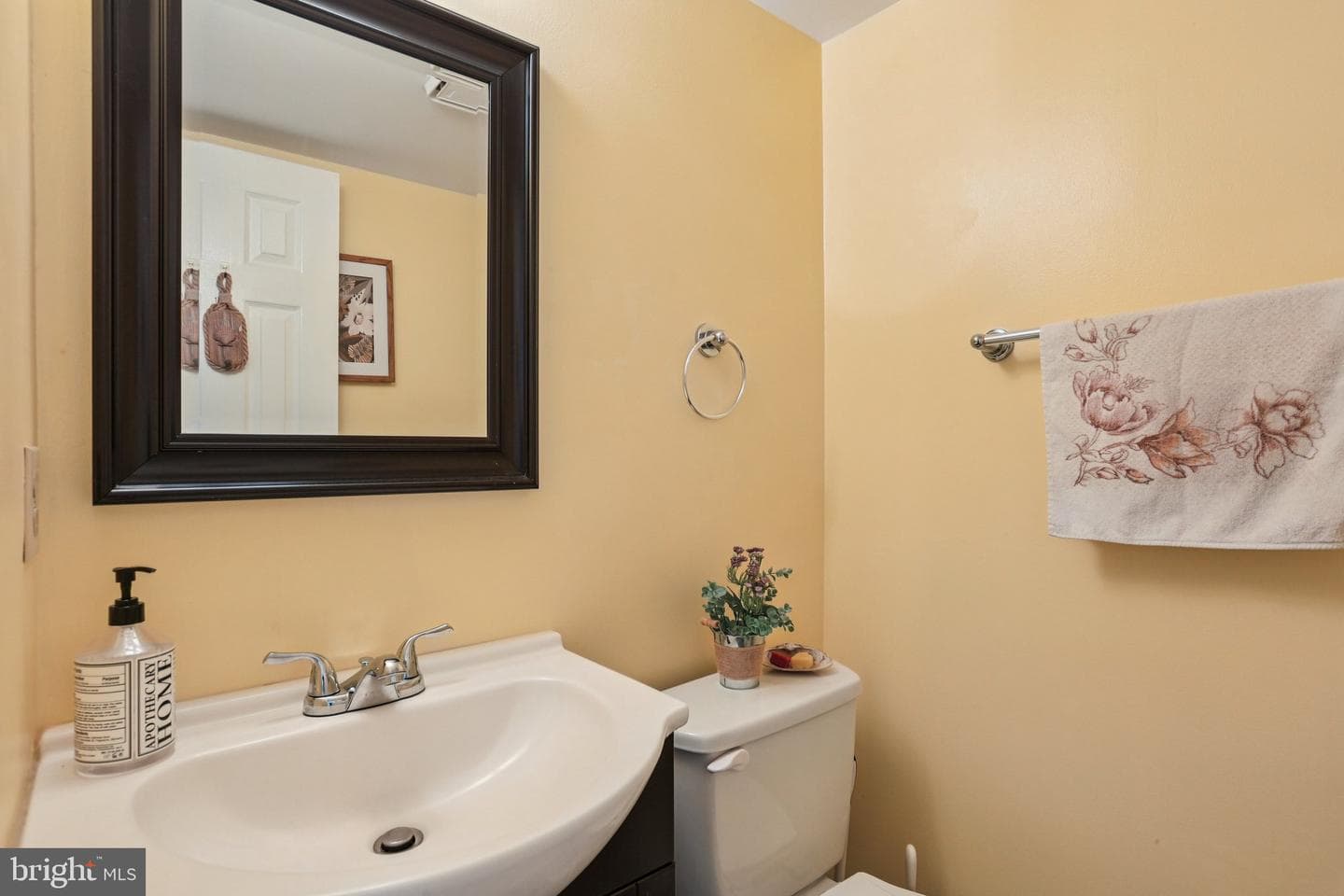 1254 Pinecrest Avenue photo 12