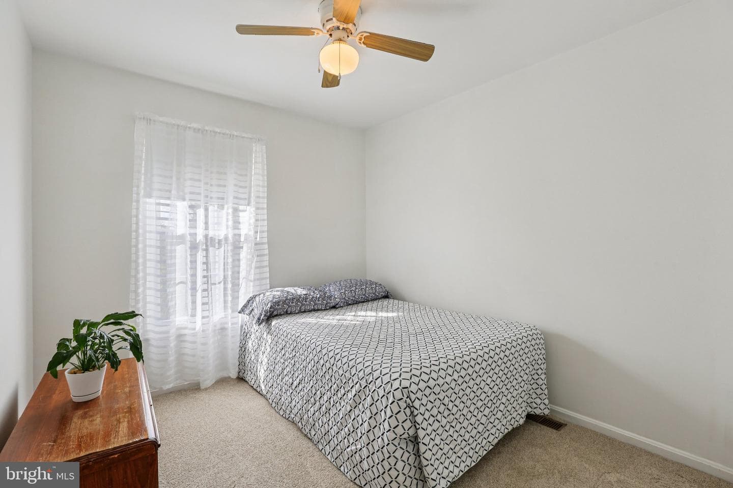 1254 Pinecrest Avenue photo 20