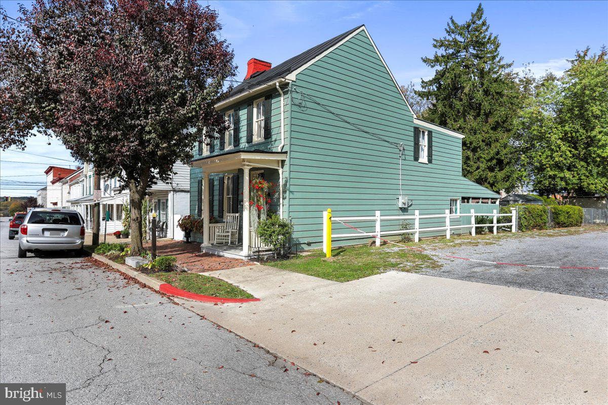 27 E Salisbury Street photo 2