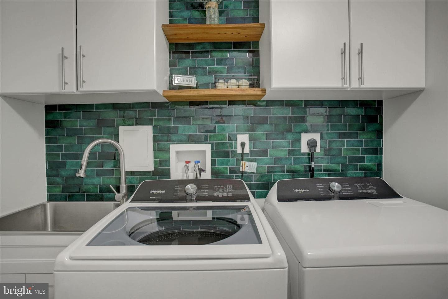 7 Eckstine Court photo 25