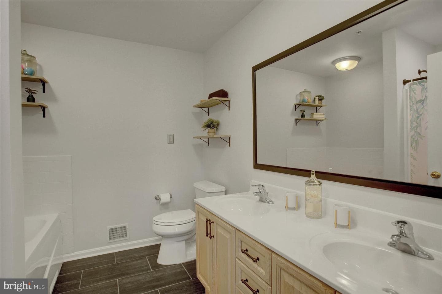 7 Eckstine Court photo 29