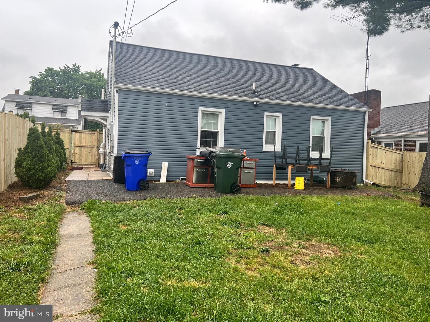 328 Bryan Place photo 2
