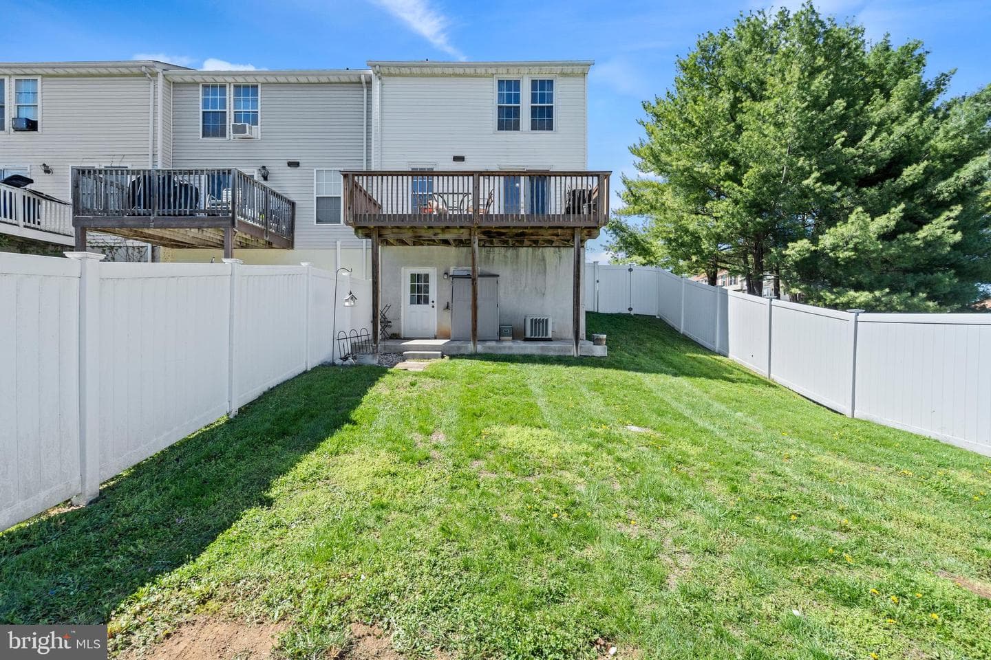 222 Lily Court photo 17