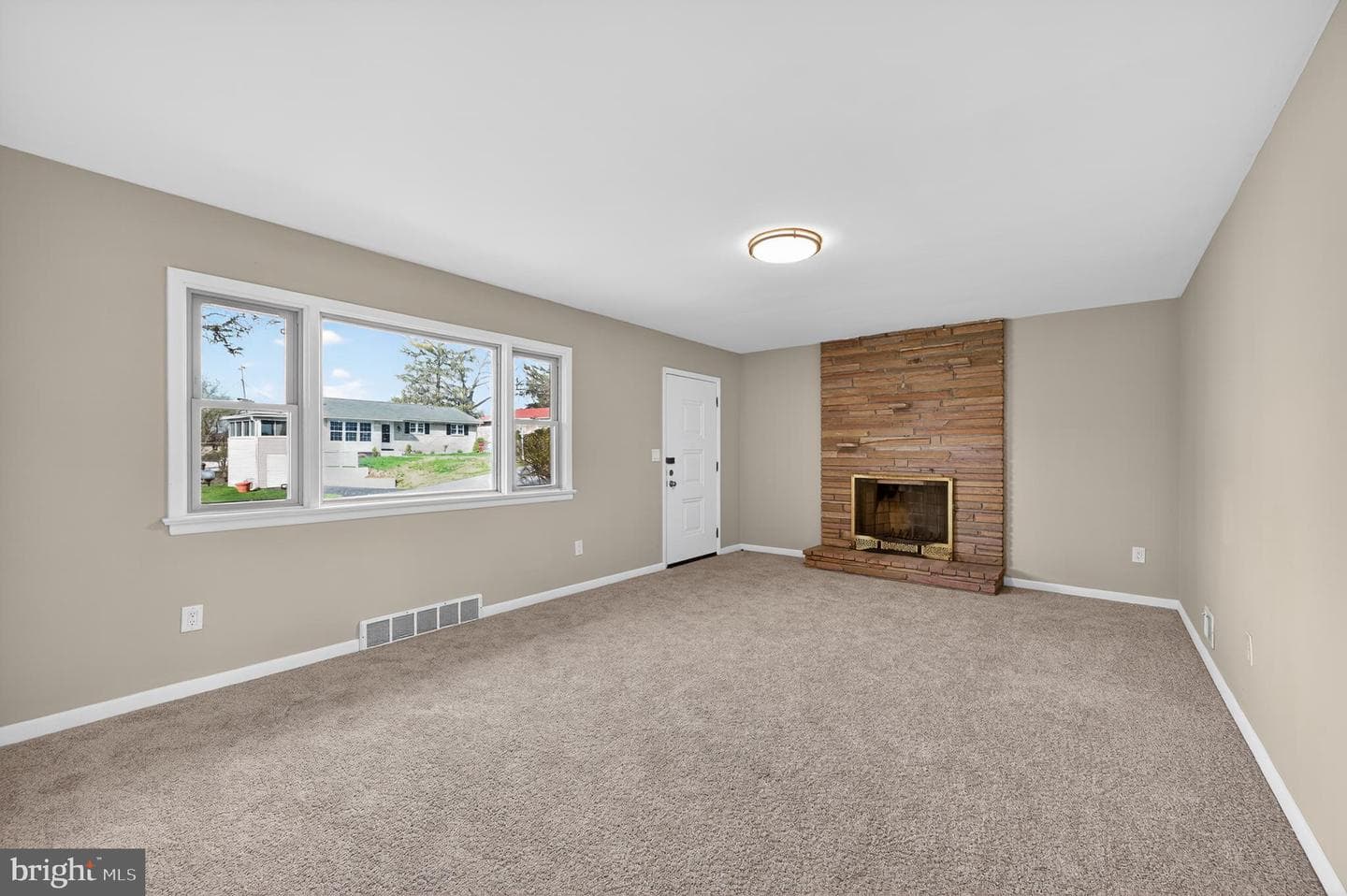 17721 Timberlane photo 4