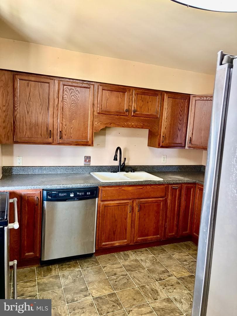 9 Berner Avenue photo 10