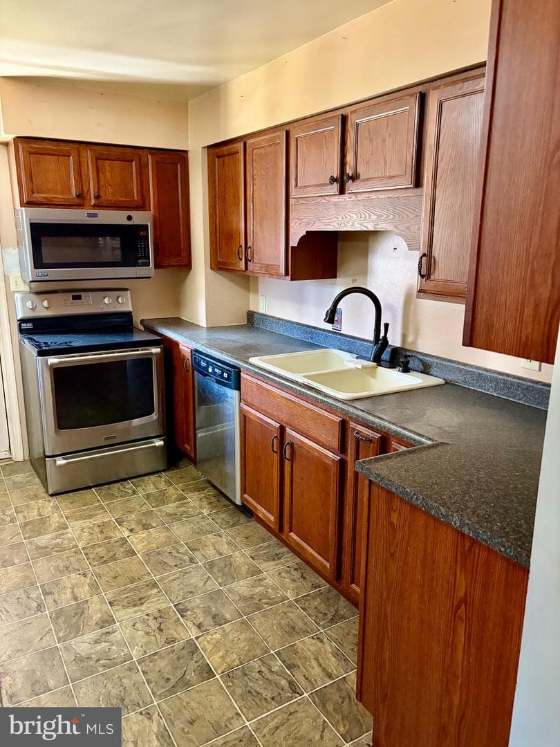 9 Berner Avenue photo 11