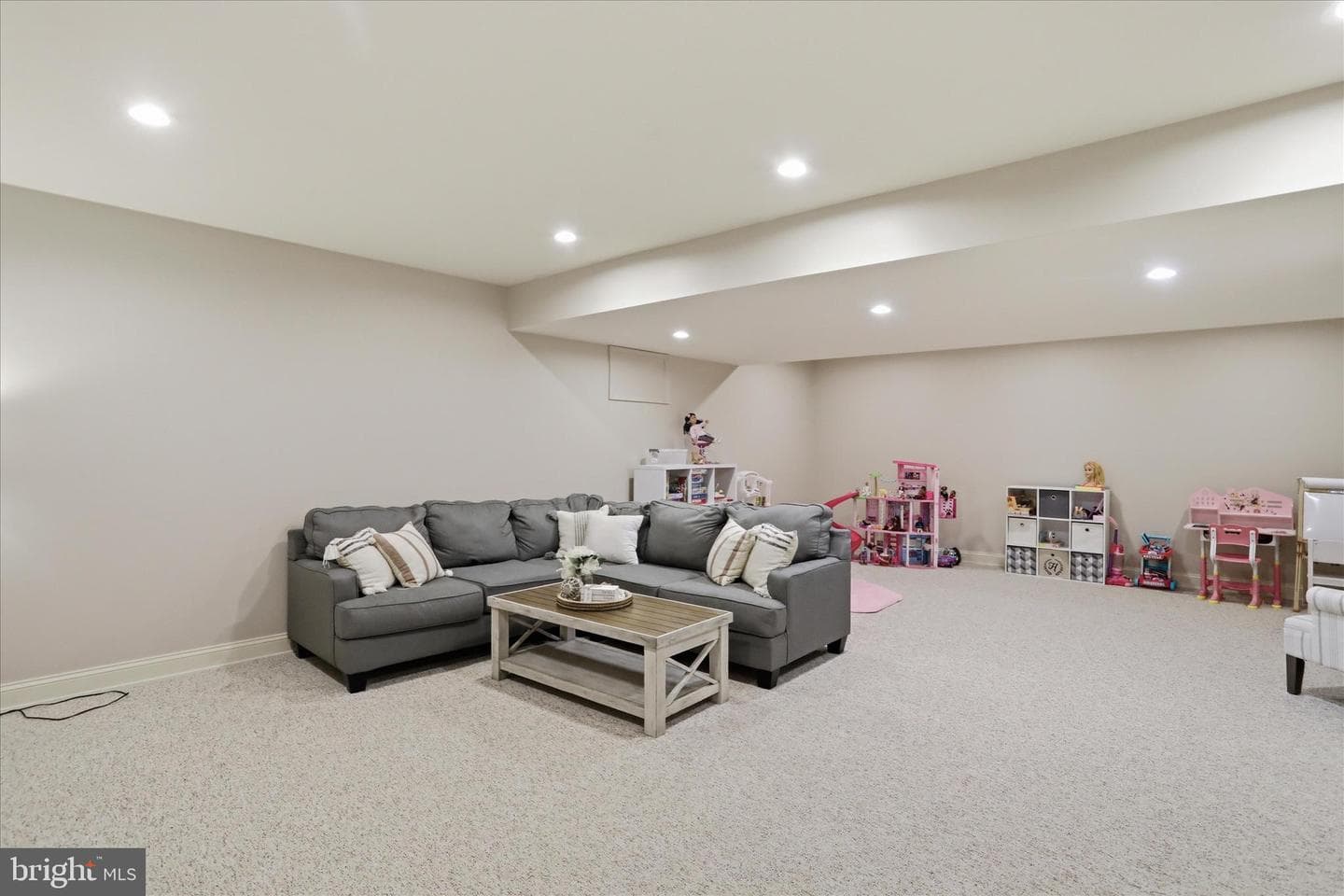 220 Montclair Court photo 34