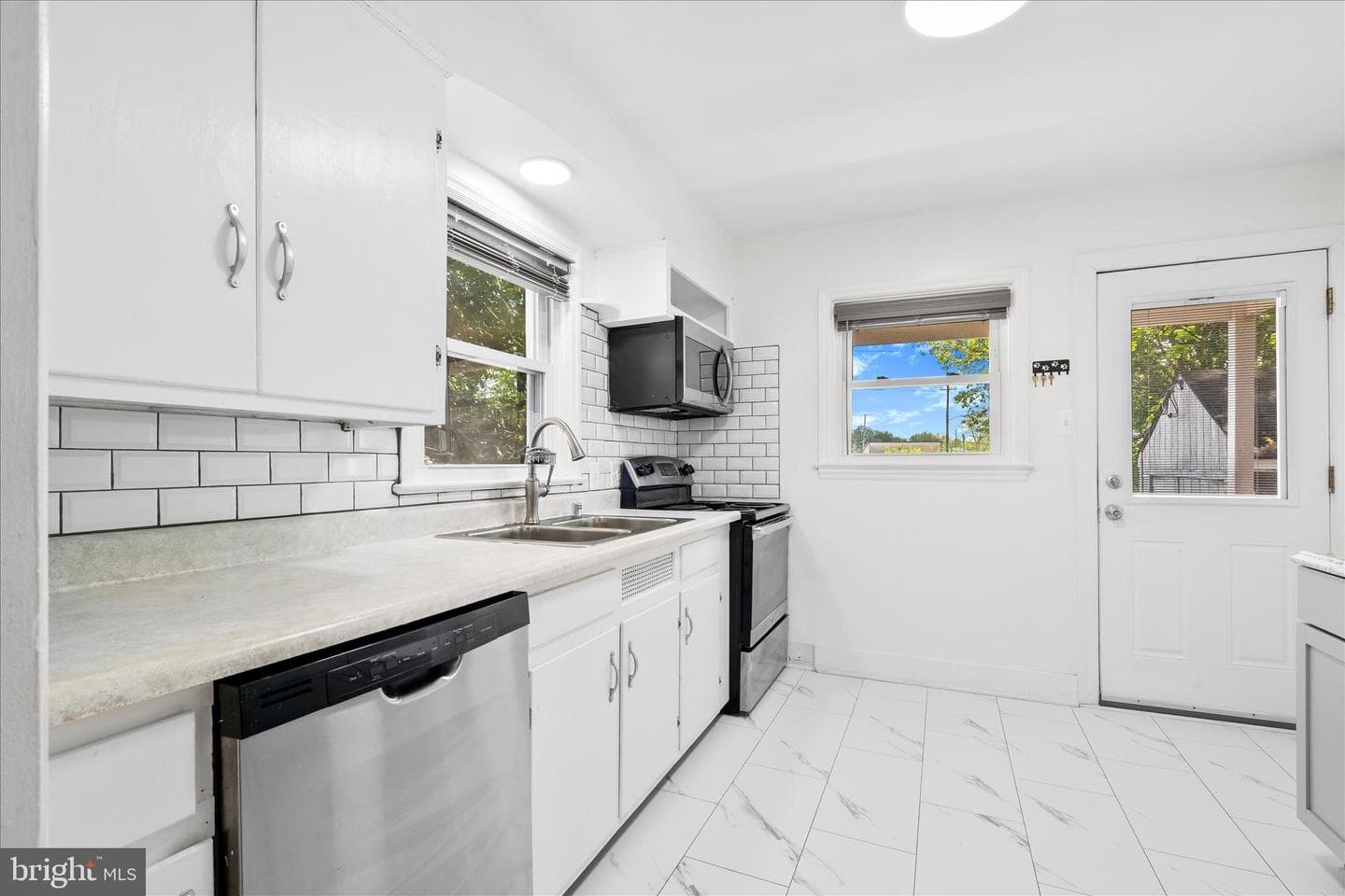402 Guilford Avenue photo 8