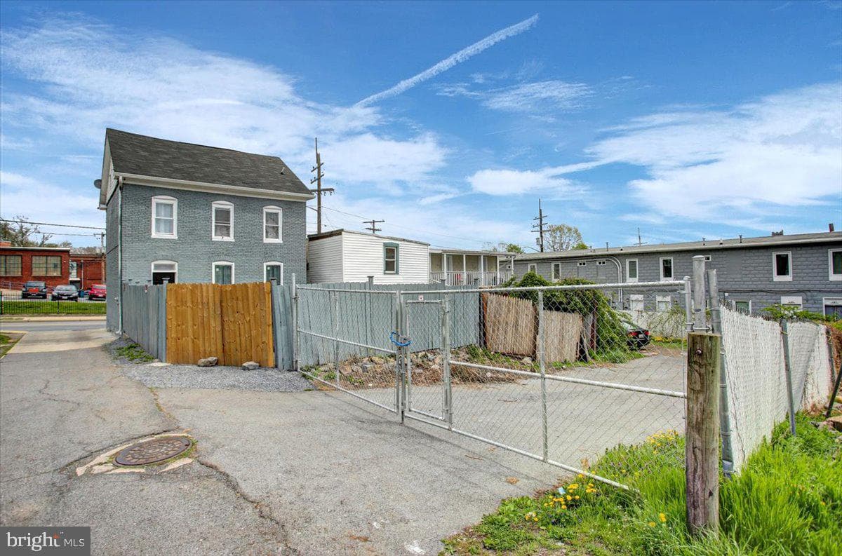 131 W Church Street photo 23