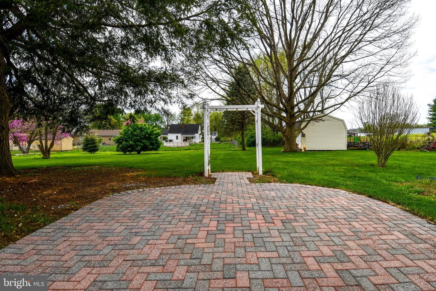 17527 Woodlawn Drive photo 9