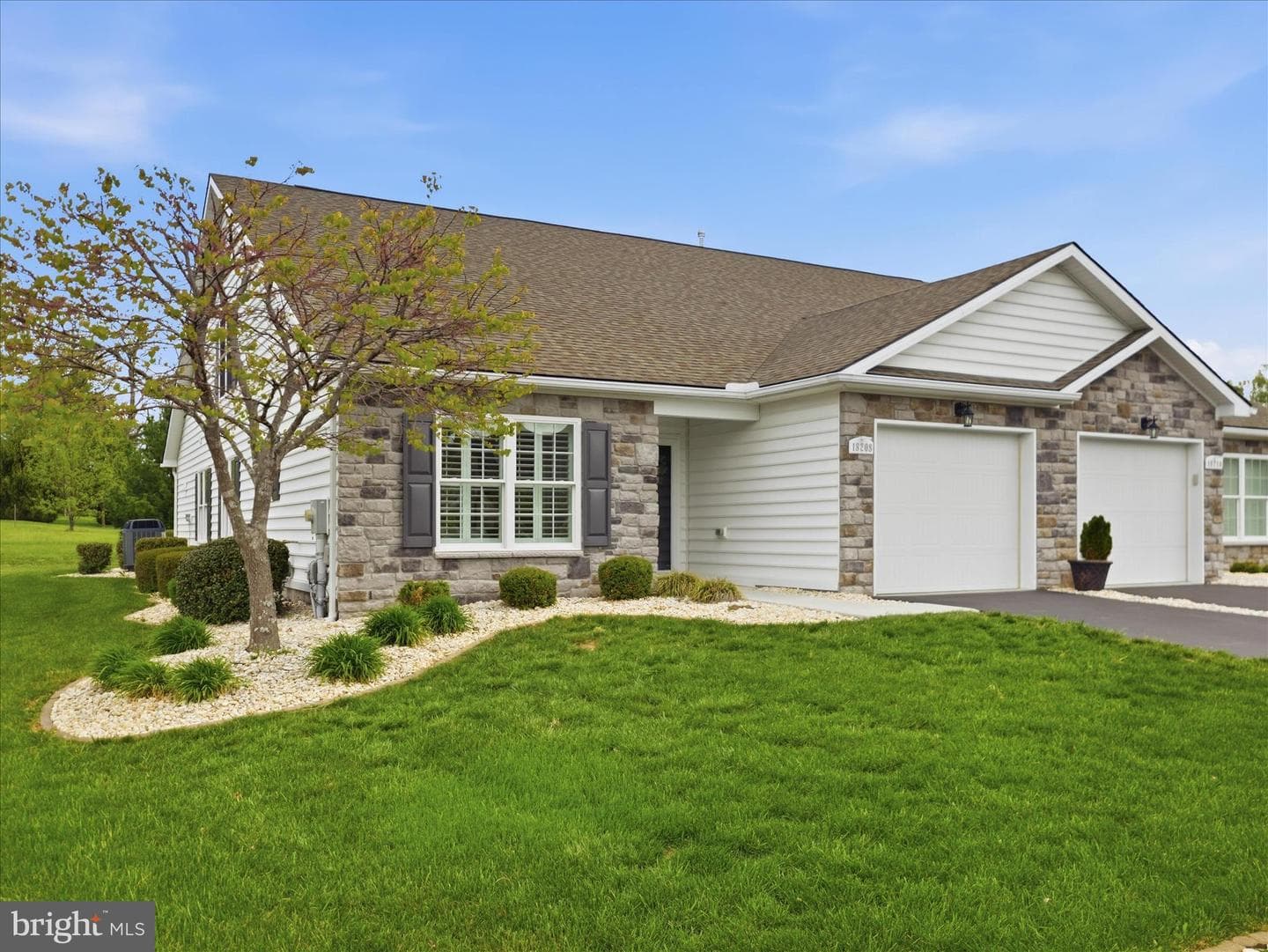 18208 Wisteria Way photo 2