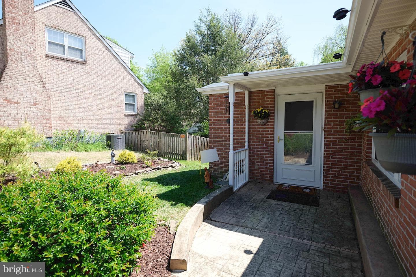 520 May Street photo 36
