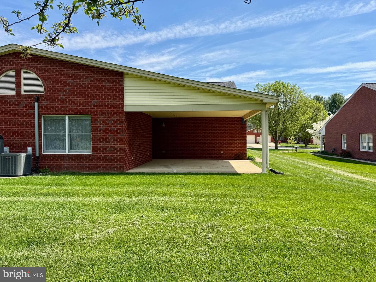 129 Chantilly Court photo 39