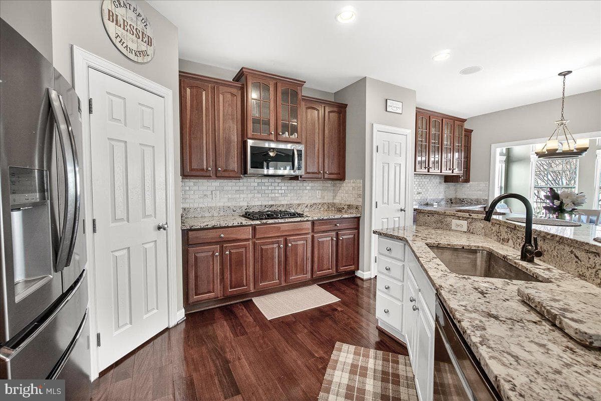 18250 Misty Acres Drive photo 12