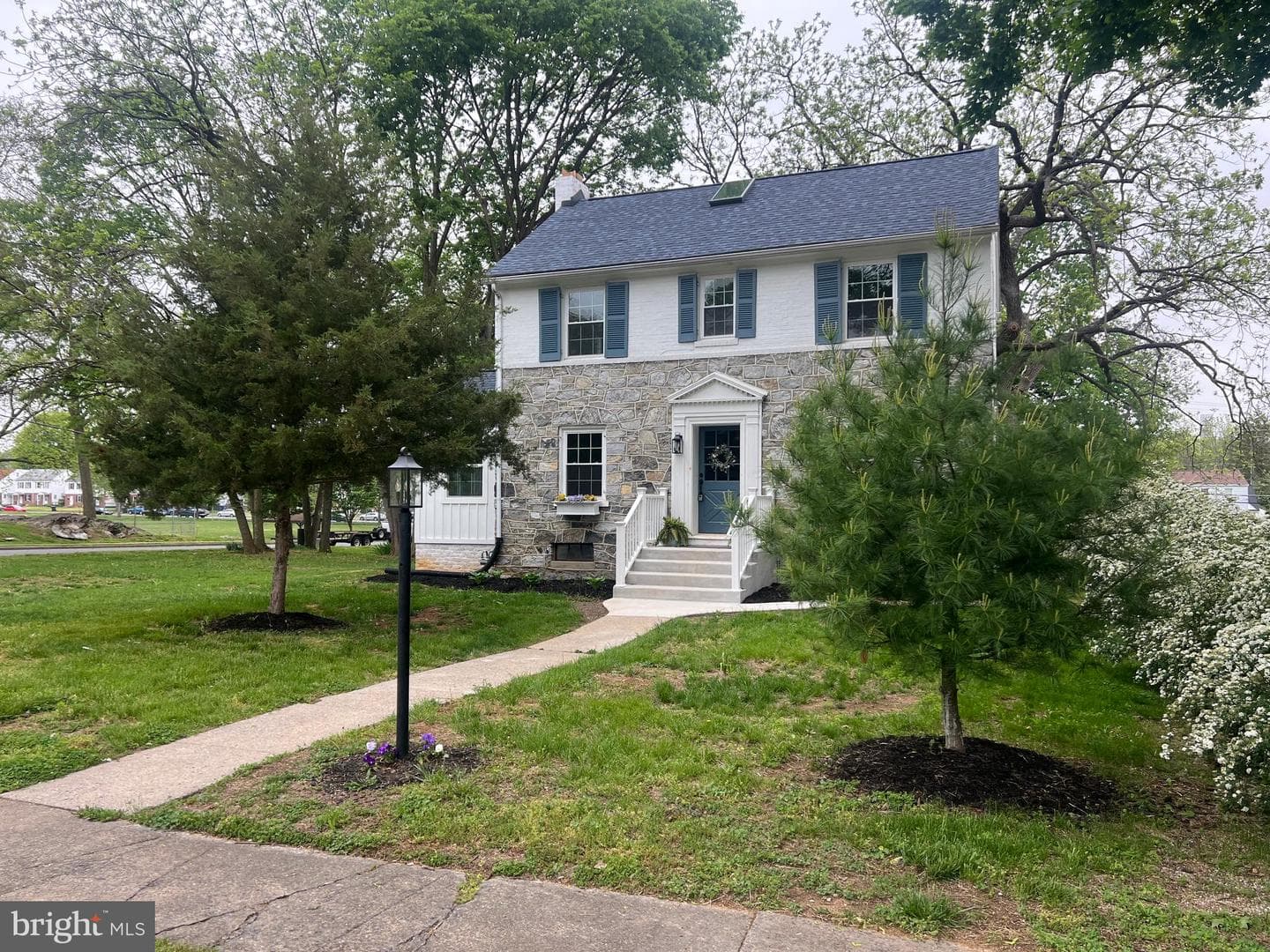 1005 Woodland Way photo 3