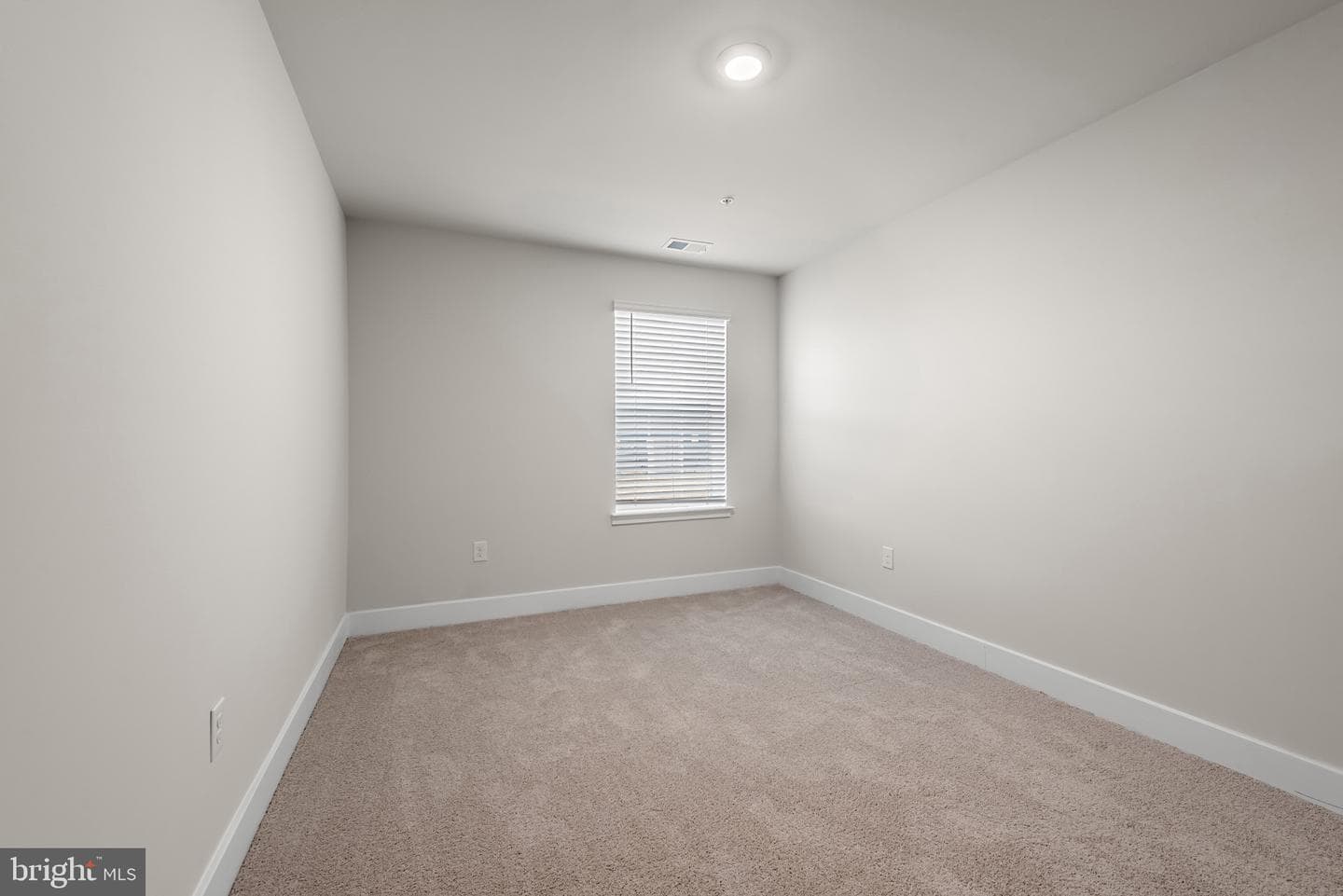 640 Armstrong Avenue photo 10