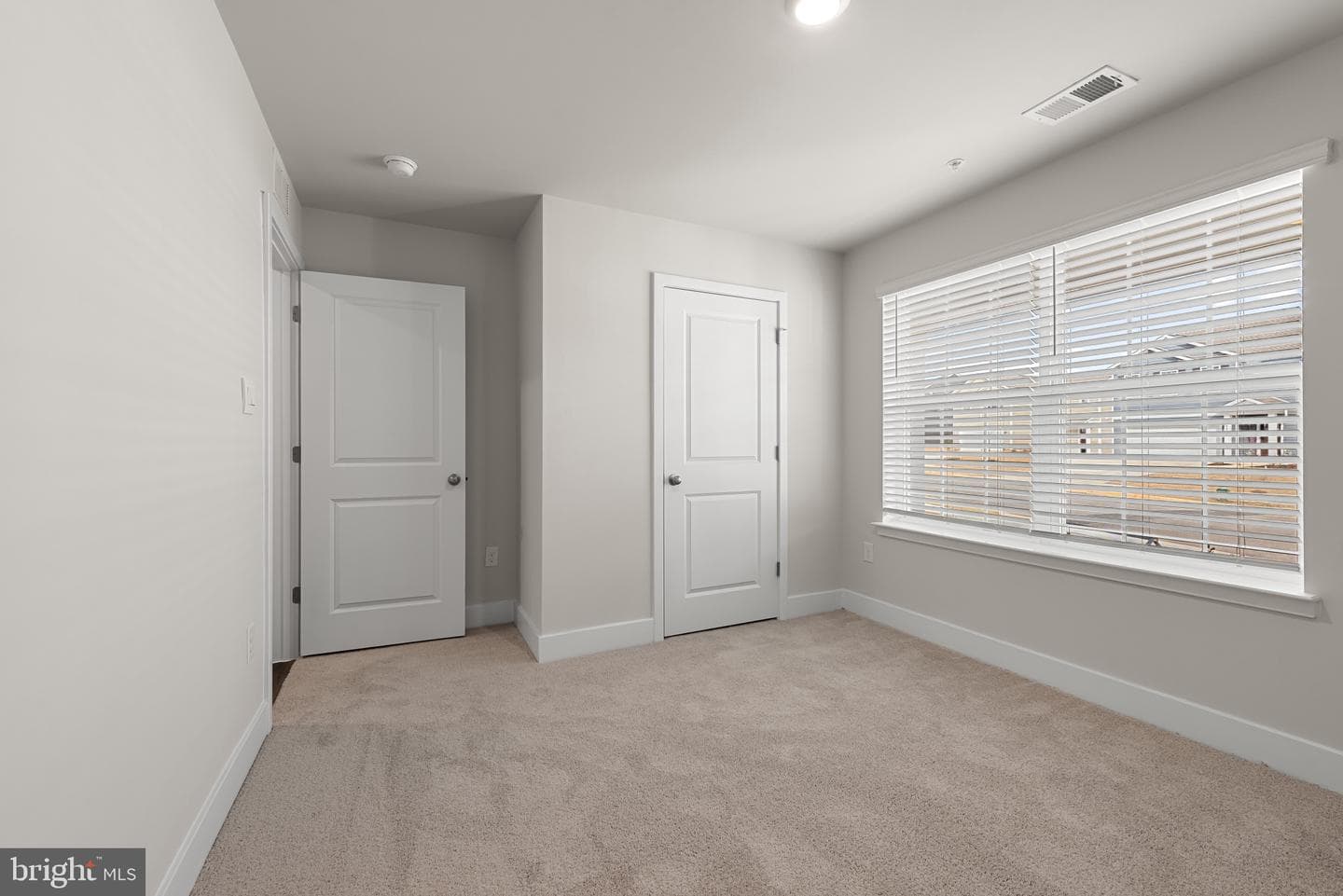 640 Armstrong Avenue photo 3