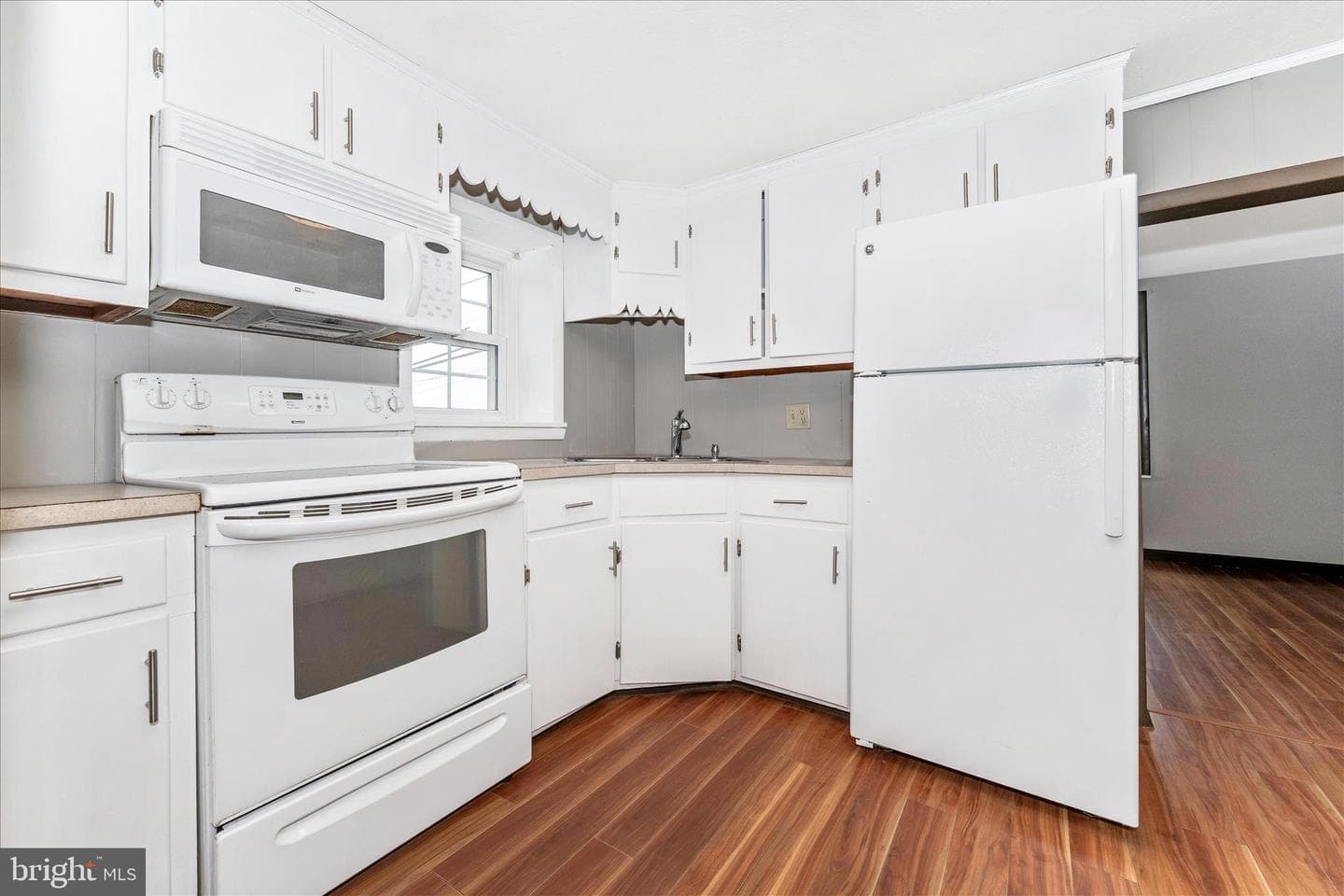 21321 Leiter Street photo 15
