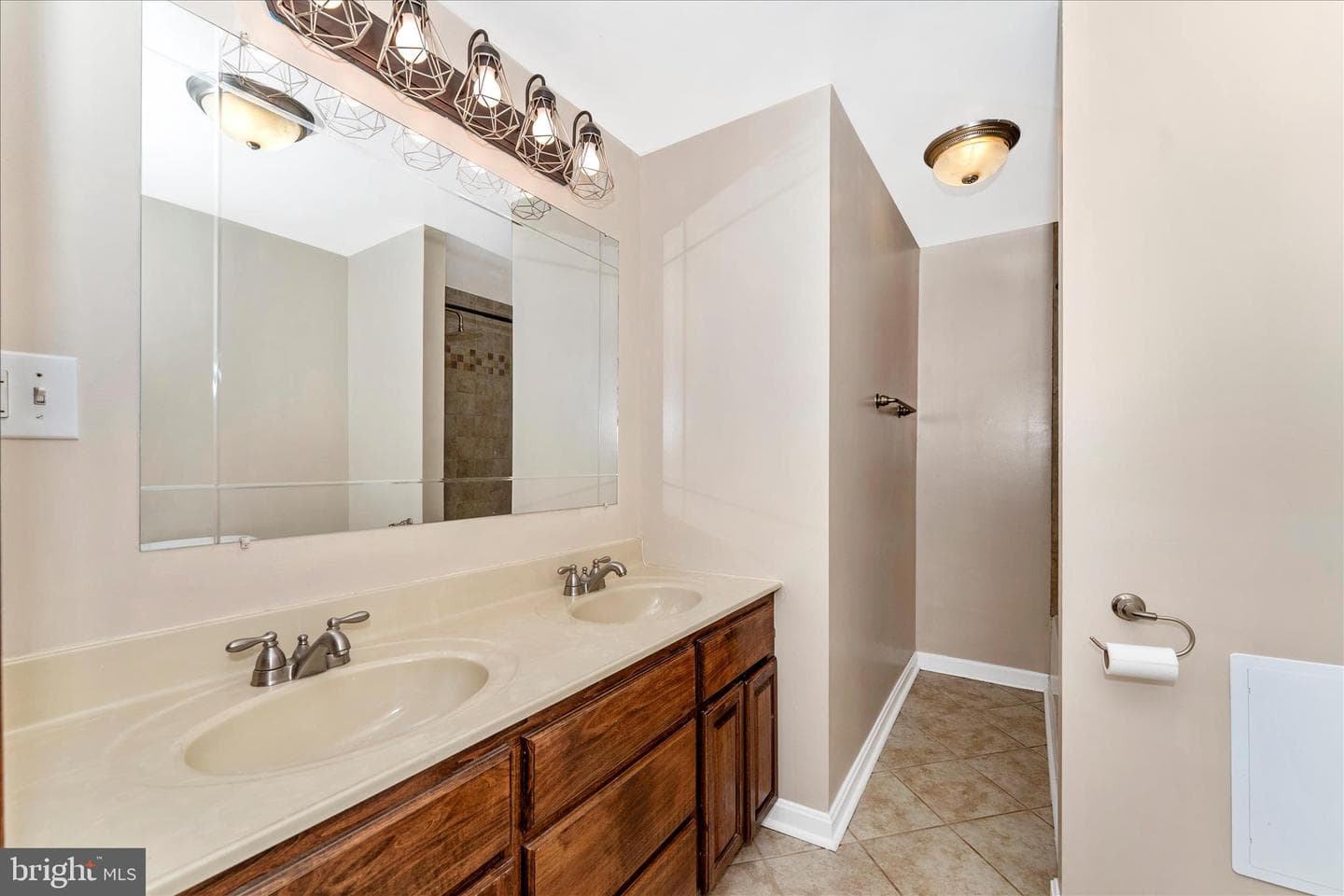 21321 Leiter Street photo 39