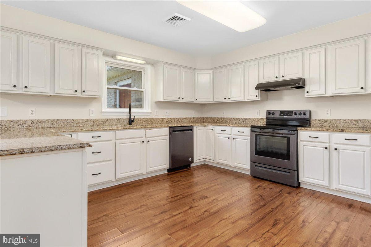13401 Cherry Tree Circle photo 16