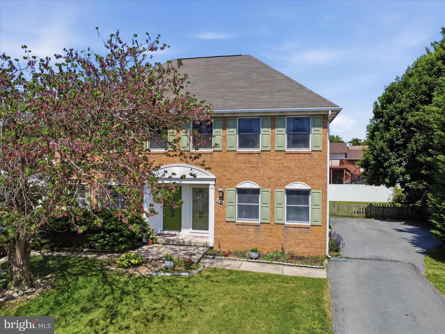 1040 Hampton Circle photo 3