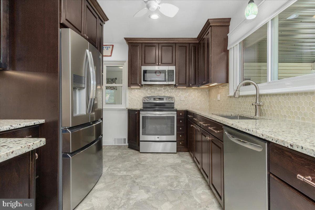 13318 Fairgreen Circle photo 14
