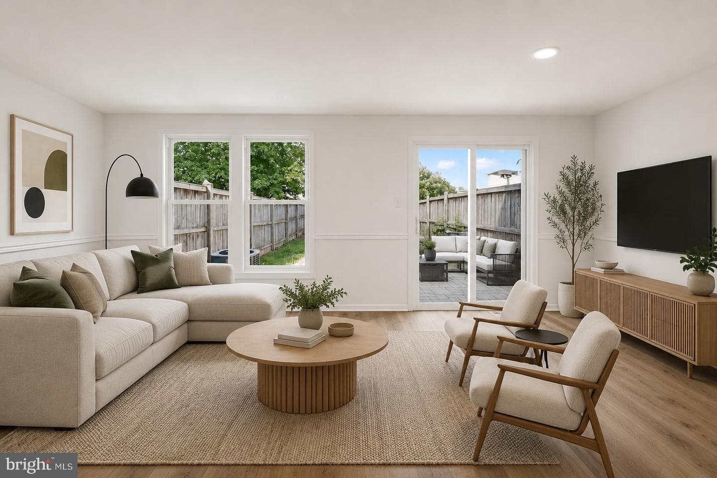 1531 Iris Court photo 3