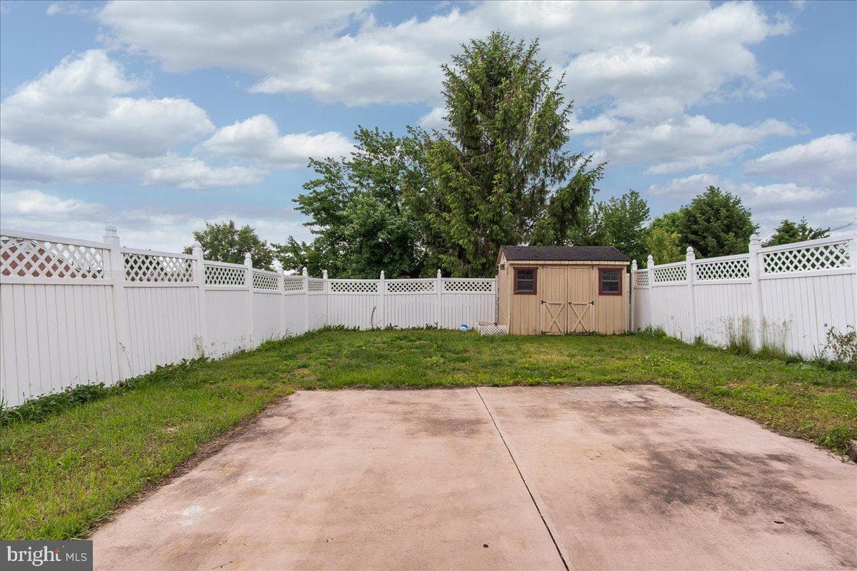 327 E Ridge Drive photo 18