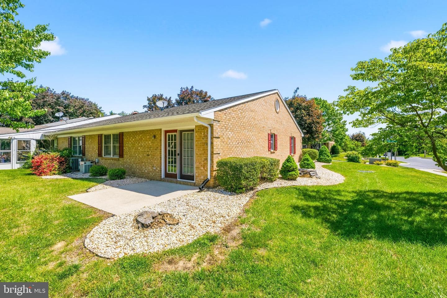 918 W Irvin Avenue photo 4