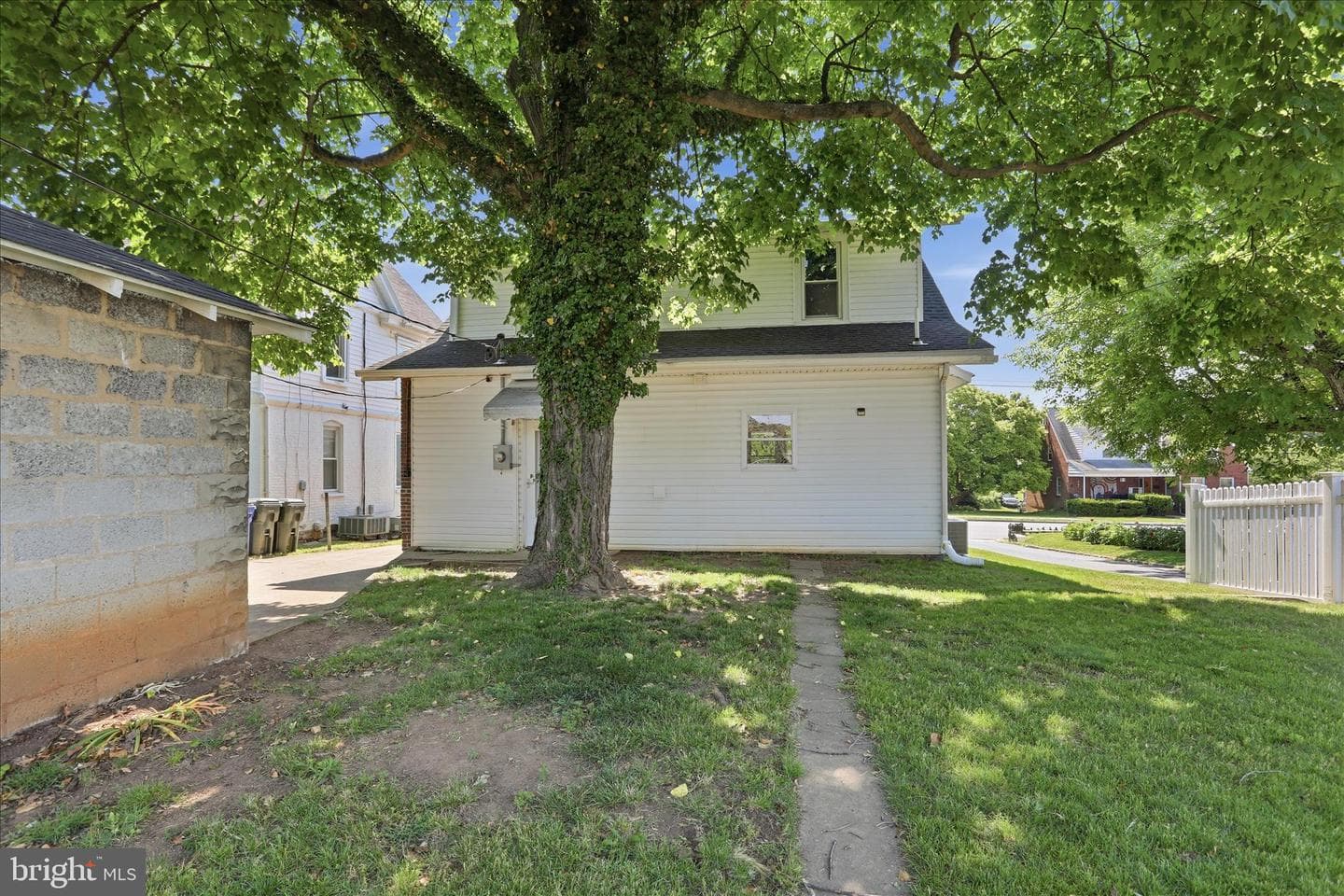 819 Summit Avenue photo 85