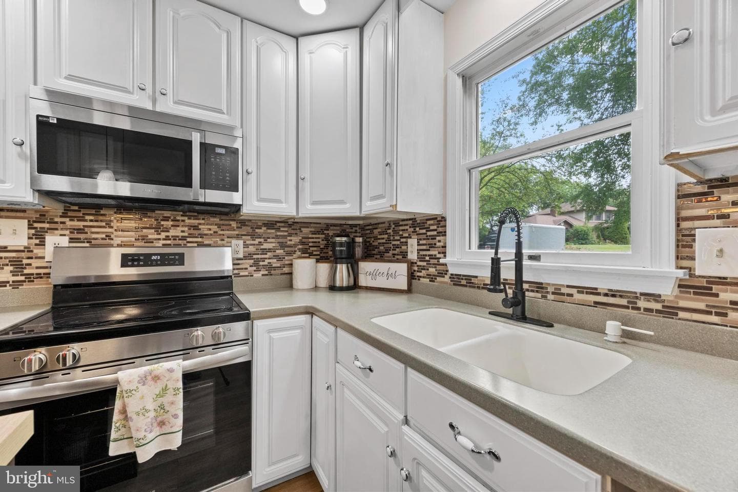 1931 Maplewood Drive photo 11