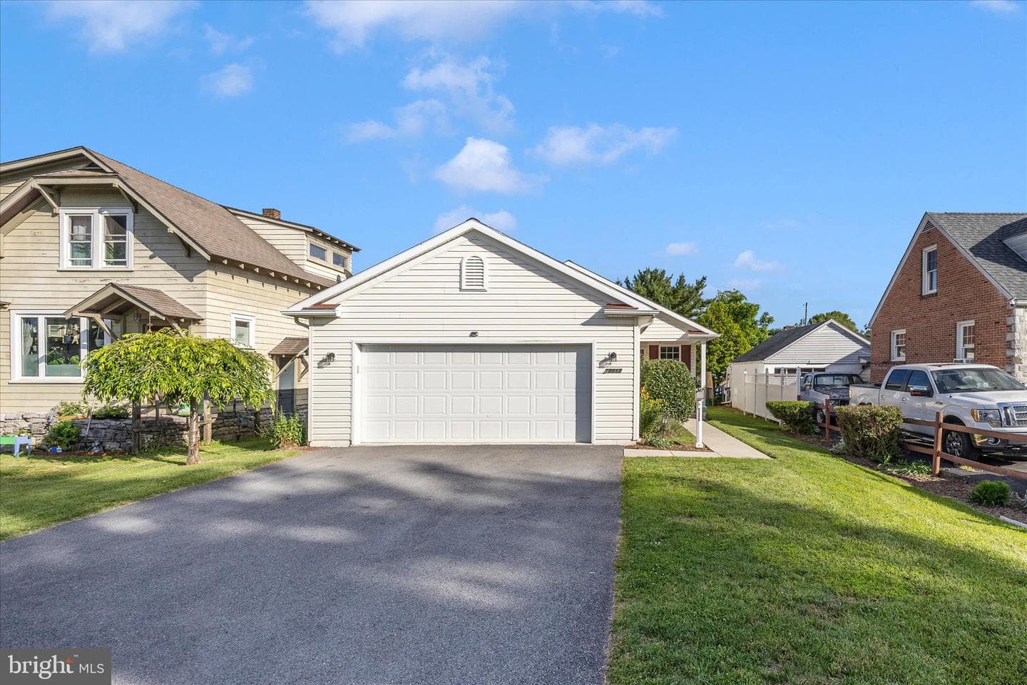 17817 Sherman Avenue photo 44