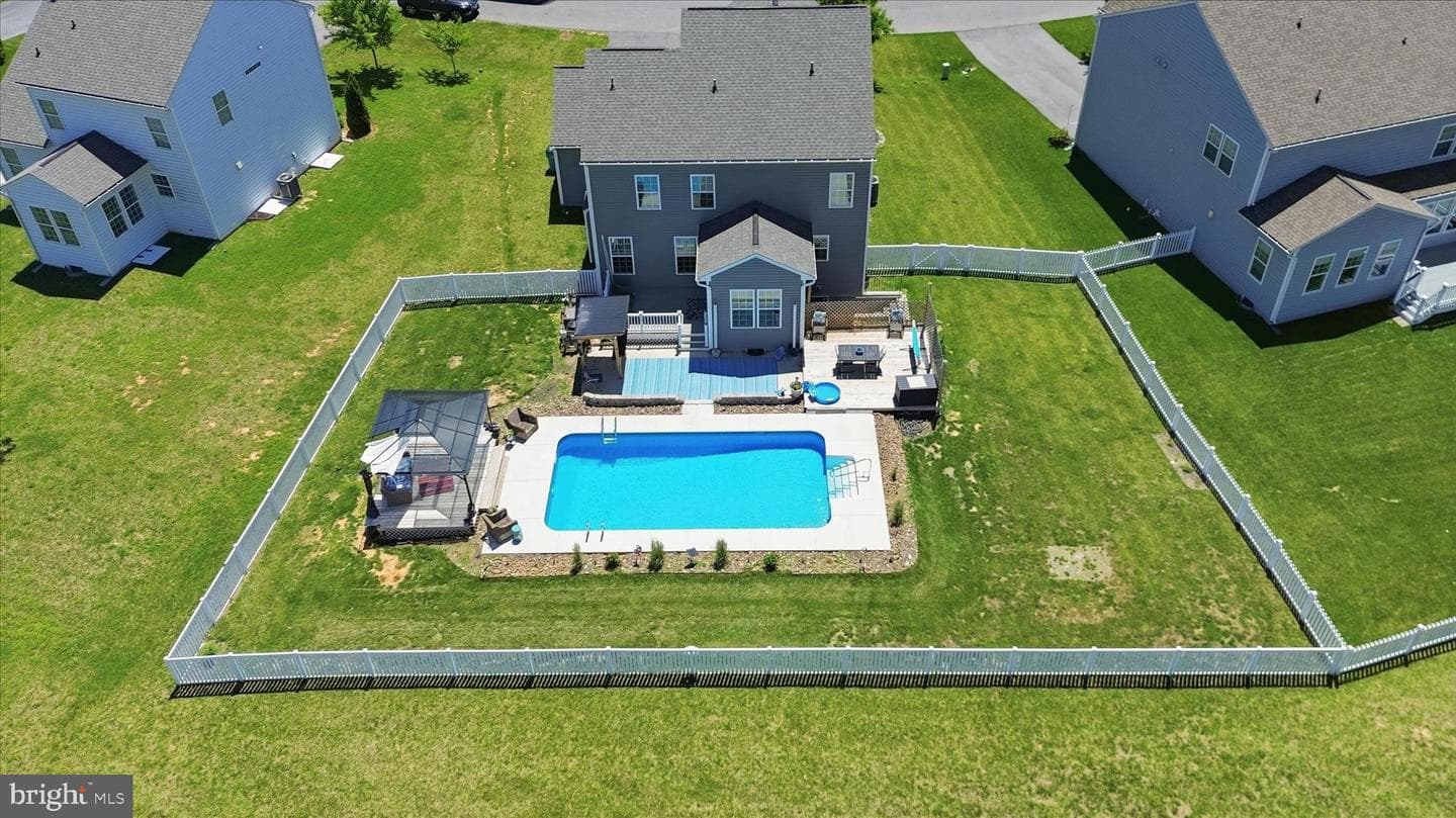 9354 Drumman Drive photo 4