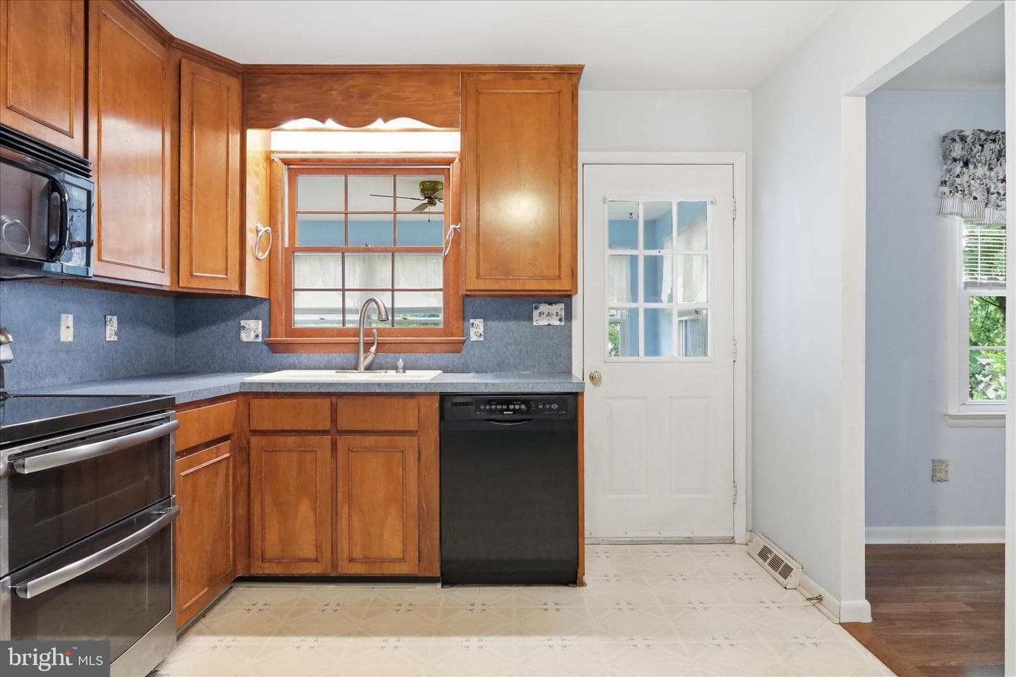 17813 Greentree Terrace photo 10
