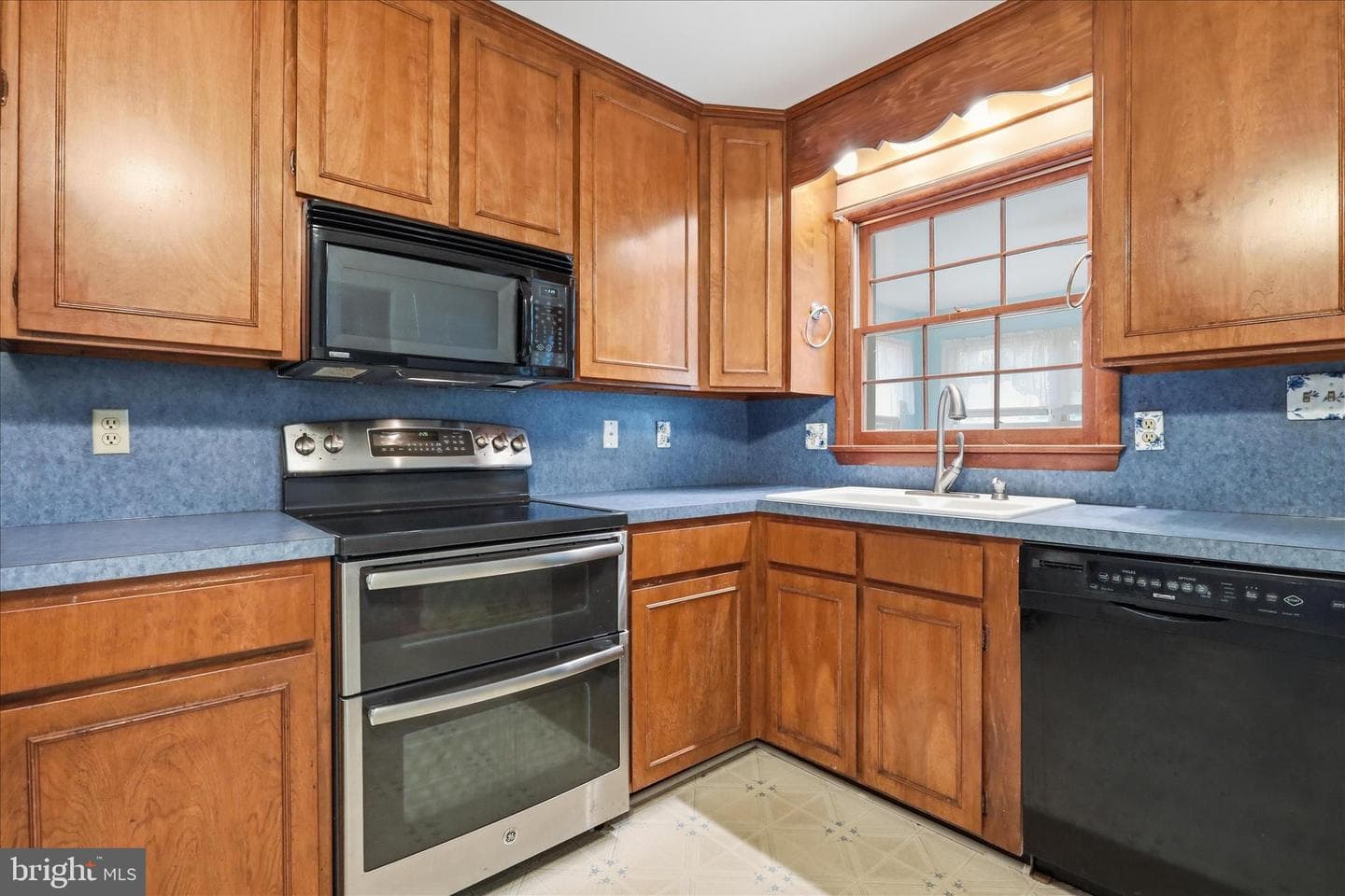 17813 Greentree Terrace photo 7