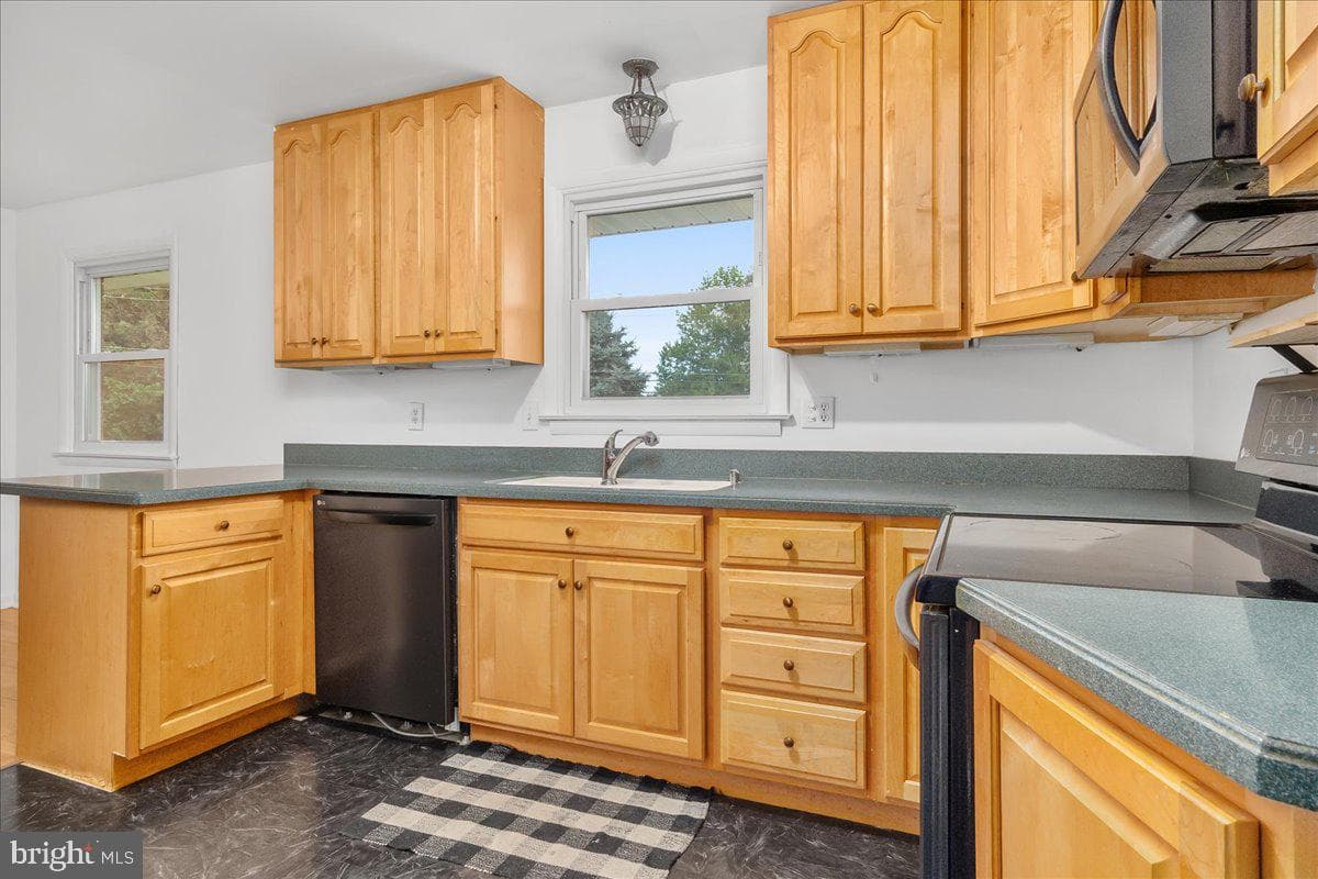 10602 Oaktree Circle photo 12
