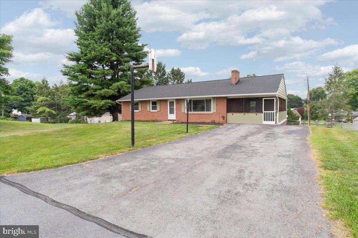 10602 Oaktree Circle, Williamsport