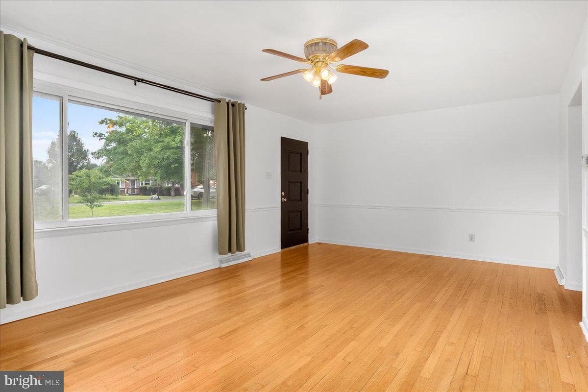 10602 Oaktree Circle photo 4