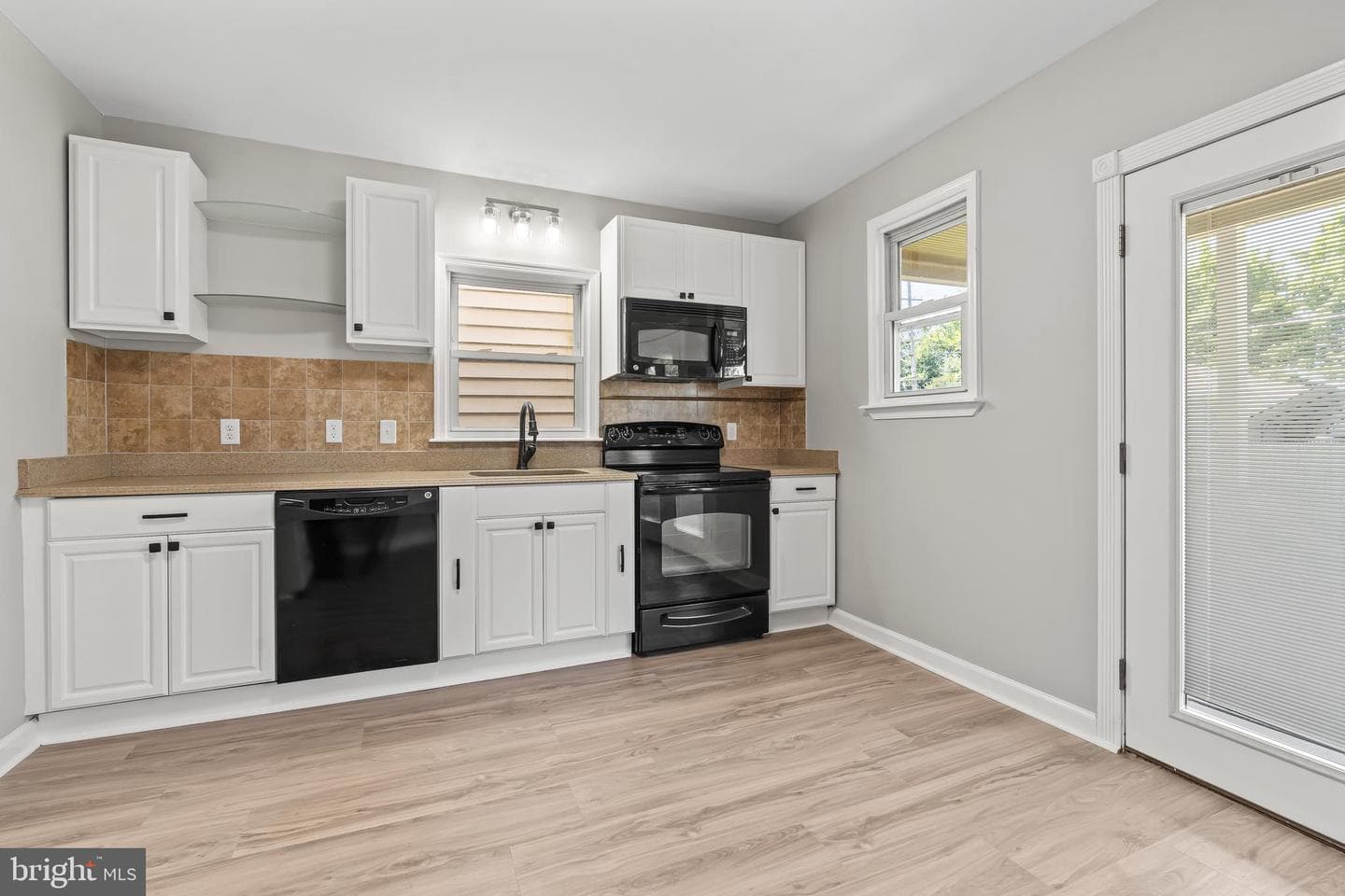 527 W Wilson Boulevard photo 10