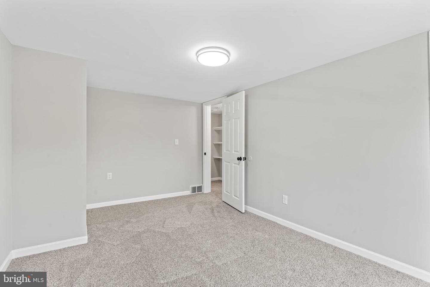 527 W Wilson Boulevard photo 21