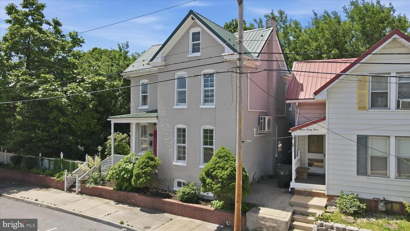 719 W Church St photo 46