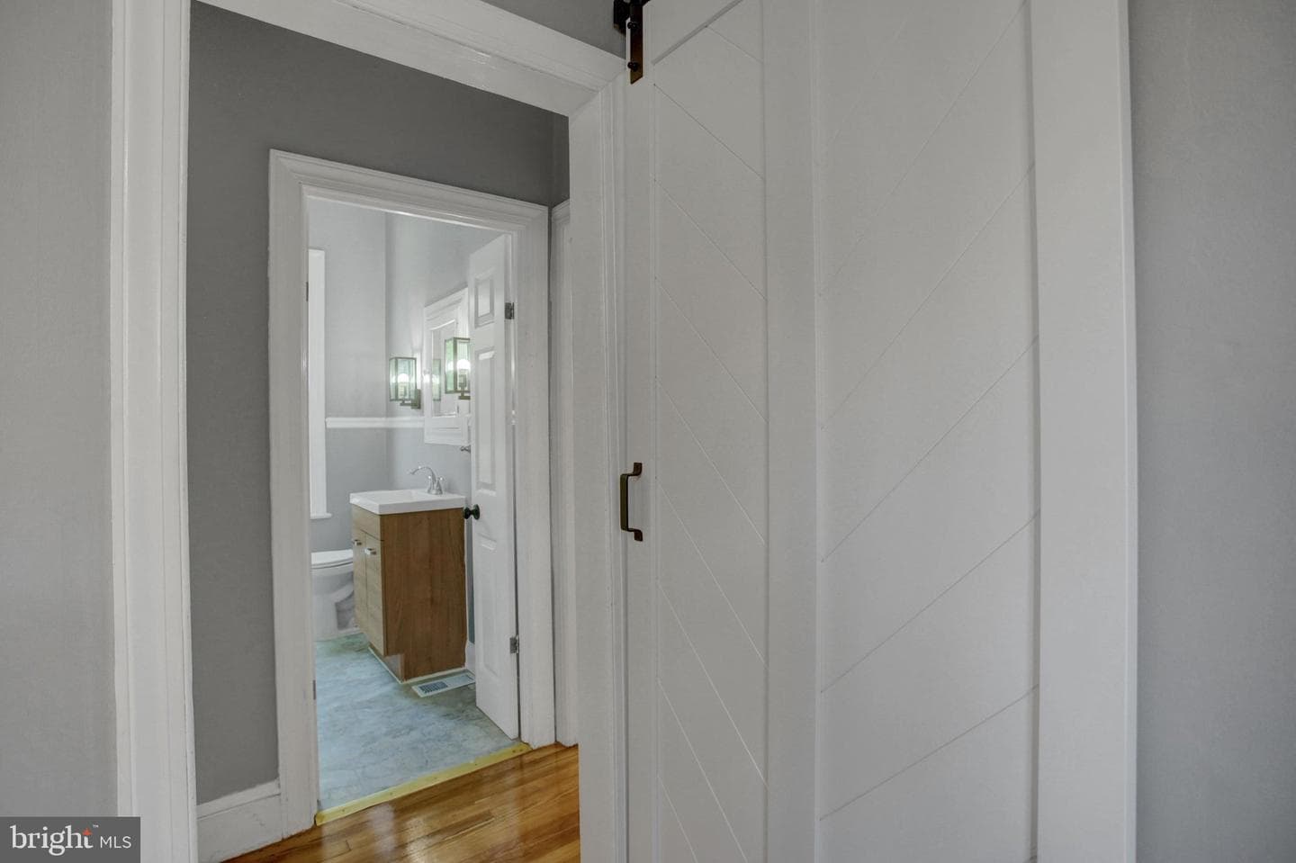 846 Guilford Avenue photo 17