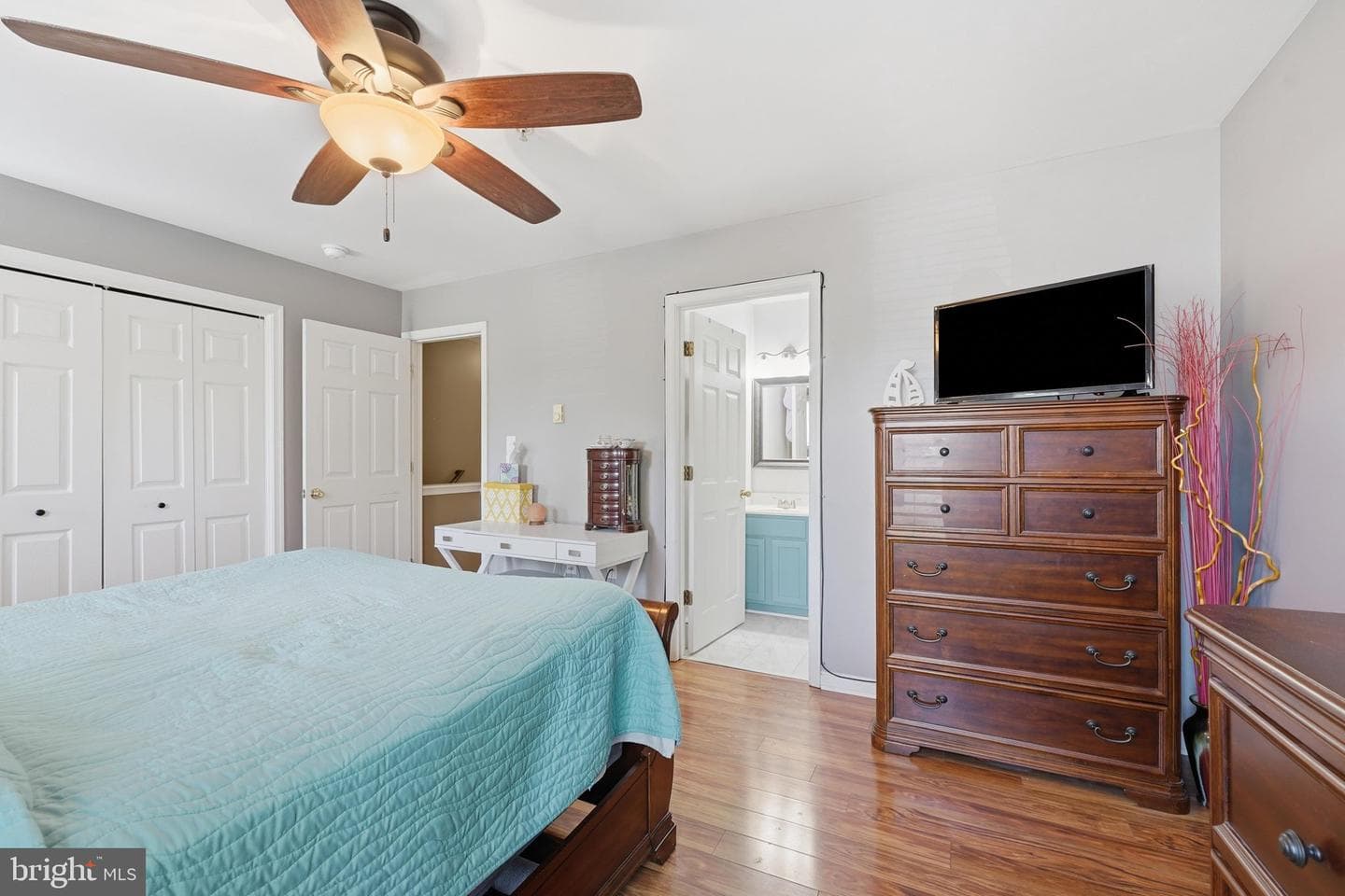 547 Pangborn Boulevard photo 17