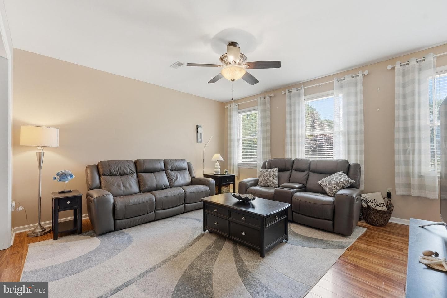 547 Pangborn Boulevard photo 3