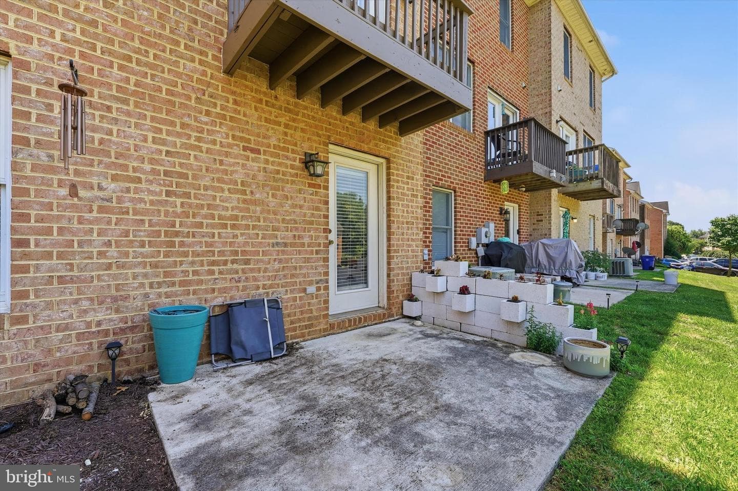 547 Pangborn Boulevard photo 30
