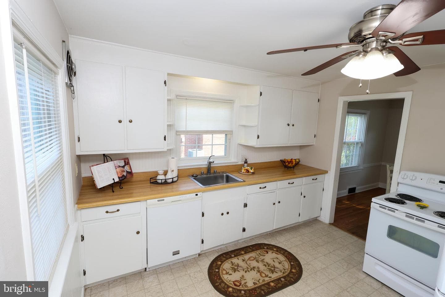 824 Armstrong Avenue photo 12