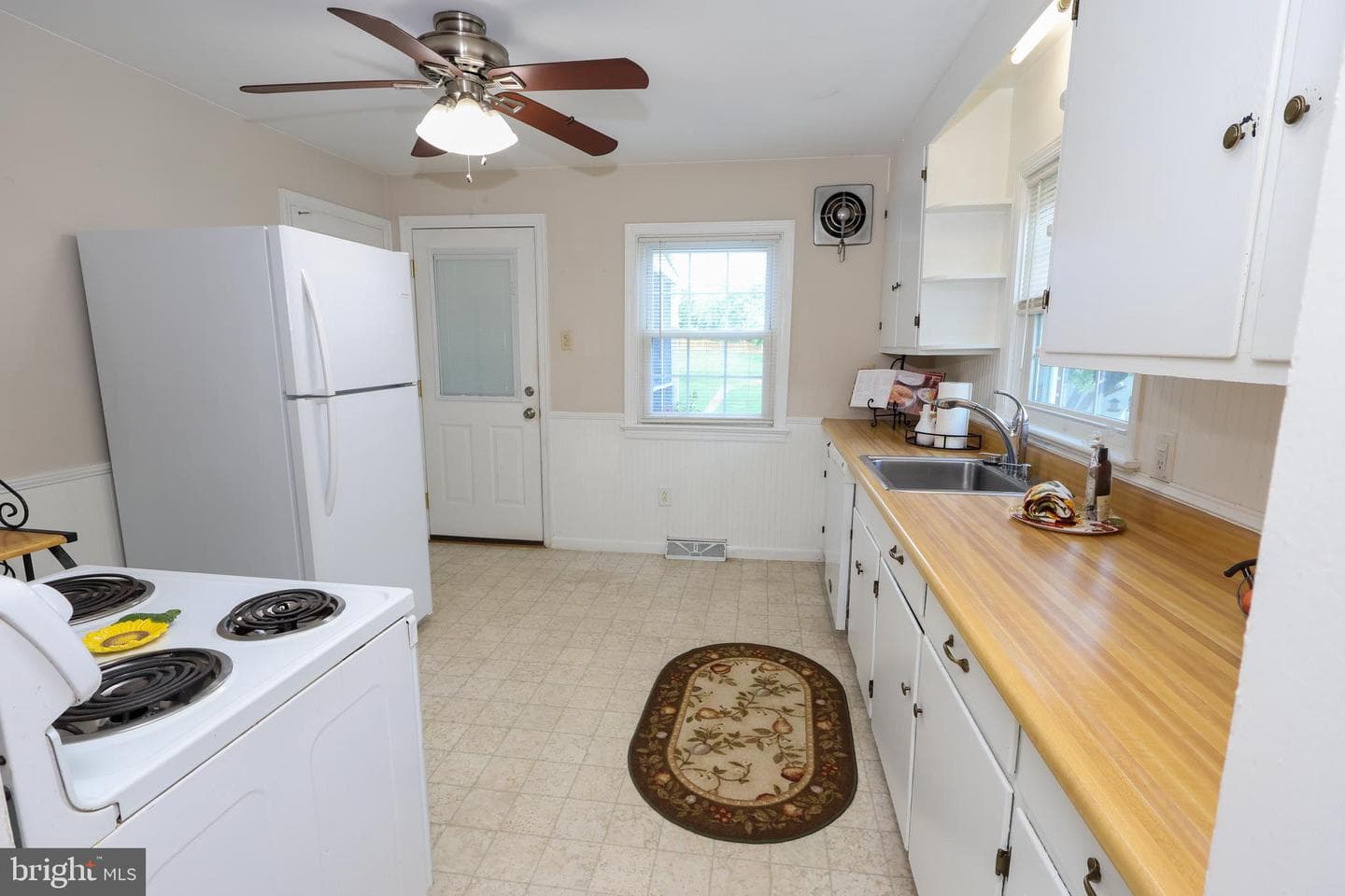 824 Armstrong Avenue photo 13